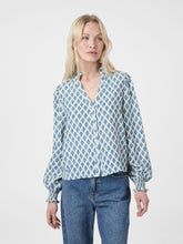 Indlæs billede til gallerivisning NEO NOIR Delsie Print Blouse Smoke Blue
