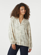 Indlæs billede til gallerivisning NEO NOIR Nani Marble Blouse Off White

