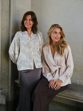 Indlæs billede til gallerivisning NEO NOIR Nani Marble Blouse Off White
