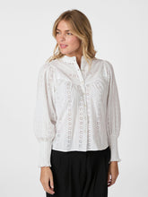 Indlæs billede til gallerivisning NEO NOIR Wenna Ebroidery Blouse White
