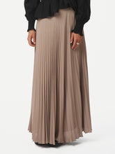 Indlæs billede til gallerivisning NEO NOIR Boni Simple Plisse Skirt Dark Taupe
