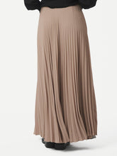 Indlæs billede til gallerivisning NEO NOIR Boni Simple Plisse Skirt Dark Taupe
