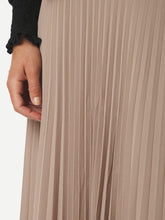 Indlæs billede til gallerivisning NEO NOIR Boni Simple Plisse Skirt Dark Taupe
