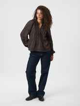 Indlæs billede til gallerivisning NEO NOIR Elfie Blouse Dark Brown
