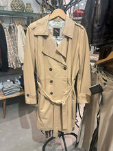 Indlæs billede til gallerivisning BTF 10083 Trenchcoat Long Latte
