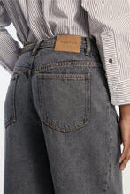 Indlæs billede til gallerivisning MUNTHE Obey Grey
