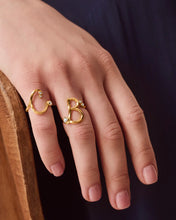 Indlæs billede til gallerivisning MAANESTEN C Alphabet Ring
