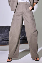 Indlæs billede til gallerivisning CO' COUTURE Evelyn Barrel Pant Army
