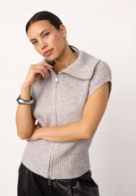 Indlæs billede til gallerivisning CO' COUTURE Row Zip Knit Vest Grey Melange
