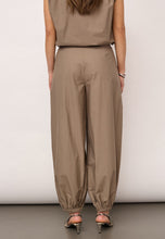 Indlæs billede til gallerivisning CO' COUTURE Ophelia Balloon Pant Mink
