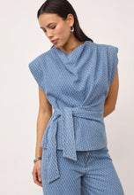 Indlæs billede til gallerivisning CO' COUTURE Anto Denim Pleat Top Light Denim
