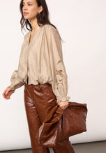 Indlæs billede til gallerivisning CO' COUTURE Delin Balloon Emb Shirt Mink
