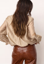 Indlæs billede til gallerivisning CO' COUTURE Delin Balloon Emb Shirt Mink
