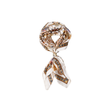 Indlæs billede til gallerivisning BLACK COLOUR Bctazia Mini Scarf Creme W. Golden Ring
