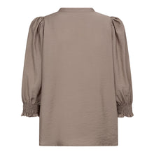 Indlæs billede til gallerivisning CO' COUTURE Callum Lace Puff V-Shirt Taupe
