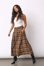 Indlæs billede til gallerivisning CO' COUTURE Dagny Anya Check Pleat Skirt Brown
