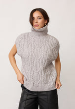 Indlæs billede til gallerivisning CO' COUTURE Row Oversize Cable Knit Vest Creme
