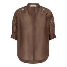 Indlæs billede til gallerivisning CO' COUTURE Kawa Emb V-Shirt Dark Brown
