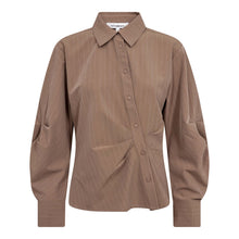 Indlæs billede til gallerivisning CO' COUTURE Lyvia Asym Pin Shirt Walnut
