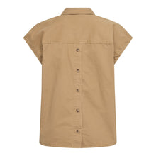Indlæs billede til gallerivisning CO' COUTURE Evelyn Slit Back SS Shirt Sand
