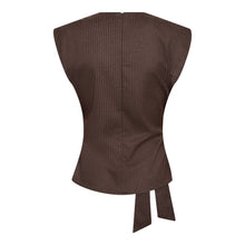 Indlæs billede til gallerivisning CO' COUTURE Sina Pin Pleat Top Dark Brown
