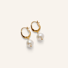 Indlæs billede til gallerivisning PERNILLE CORYDON Pearl Blossom Earrings
