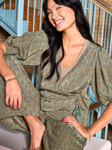 Indlæs billede til gallerivisning BLACK COLOUR Bcluna Puff Wrap Blouse Olive Mist
