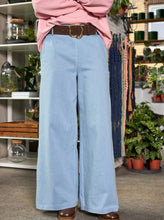 Indlæs billede til gallerivisning BLACK COLOUR Bcdenice Boxy Denim Pant Light Denim
