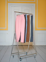 Indlæs billede til gallerivisning BLACK COLOUR Bcdavina Barrel Pant Rose
