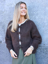 Indlæs billede til gallerivisning BLACK COLOUR Bcbjoerk Frog Knit Cardigan Coffee
