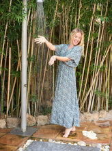 Indlæs billede til gallerivisning BLACK COLOUR Bcluna Long V-neck Dress Glory Blue (Limited)
