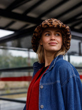 Indlæs billede til gallerivisning BLACK COLOUR Bctrixie Soft Bucket Hat Leo
