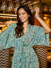 Indlæs billede til gallerivisning BLACK COLOUR Bcluna V-neck Blouse Sea Green
