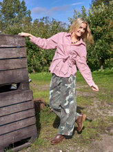 Indlæs billede til gallerivisning BLACK COLOUR Bcaila Barrel Pant Army Camouflage
