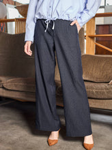 Indlæs billede til gallerivisning BLACK COLOUR Bcmoore Box Pant Navy Stripe

