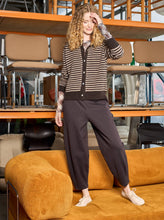 Indlæs billede til gallerivisning BLACK COLOUR Bcdell Striped Cardigan Coffee
