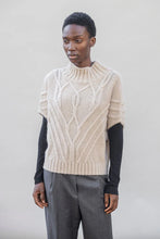 Indlæs billede til gallerivisning PROJECT AJ117 Signe Strik Vest Sand
