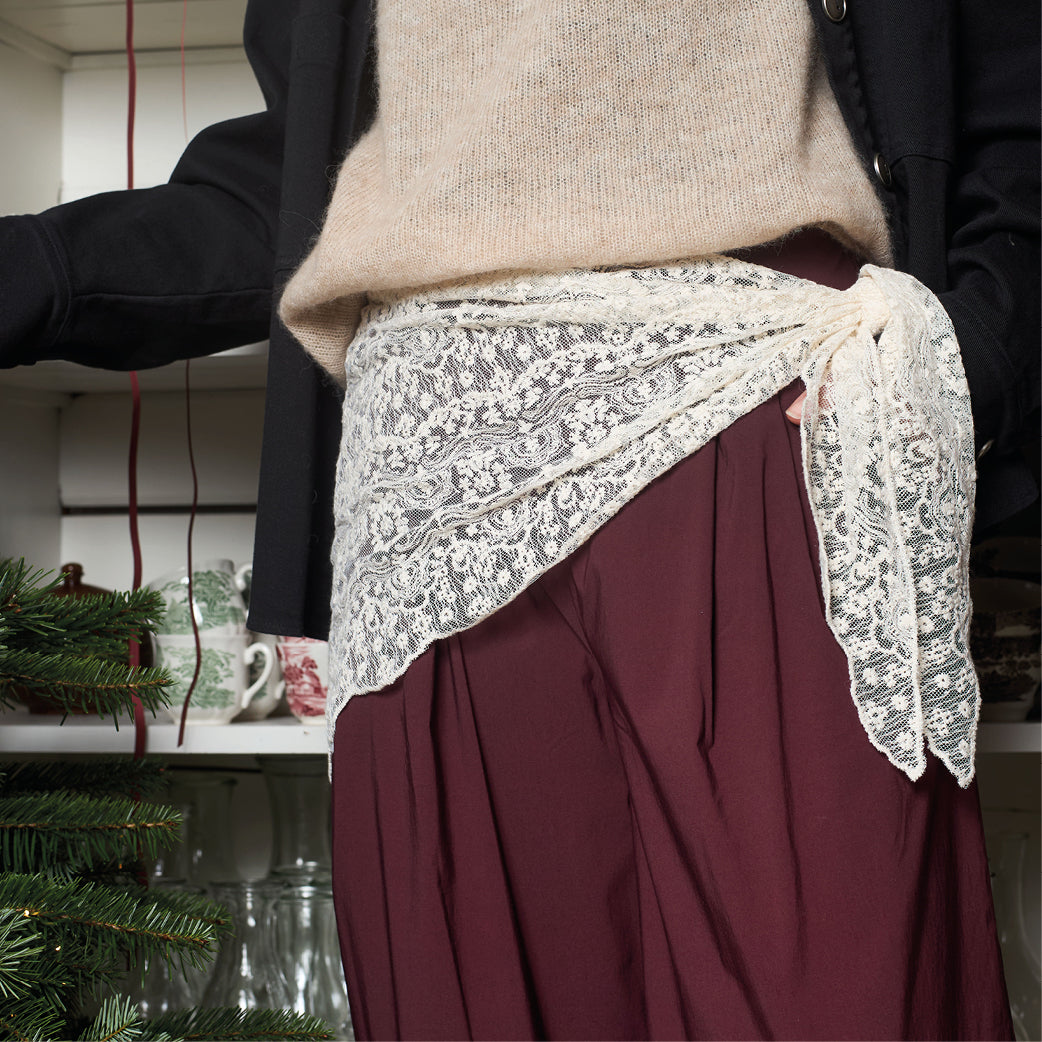 BLACK COLOUR Bcfarianna Triangle Lascarf Off White