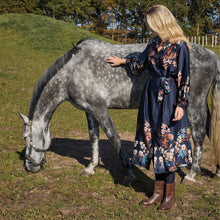 Indlæs billede til gallerivisning BLACK COLOUR Bczendaya Satin Dress Navy Flower
