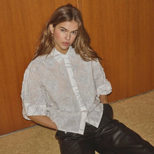 Indlæs billede til gallerivisning CO' COUTURE Elric Flower Ls Shirt White
