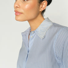 Indlæs billede til gallerivisning MOS MOSH Elinda Stripe Lace Shirt Brunnera Blue
