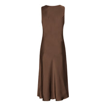 Indlæs billede til gallerivisning KARMAMIA Flow Dress Semi Rich Brown
