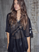 Indlæs billede til gallerivisning HAUTE L&#39;AMITIE Drift Asym Lace Tee Black
