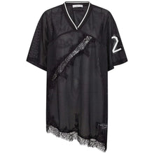 Indlæs billede til gallerivisning HAUTE L&#39;AMITIE Drift Asym Lace Tee Black
