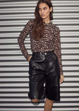 Indlæs billede til gallerivisning HAUTE L'AMITIÉ Leather Bermuda Shorts Black
