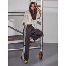 Indlæs billede til gallerivisning HAUTE L&#39;AMITIE Baggy Track Pants Dark Grey
