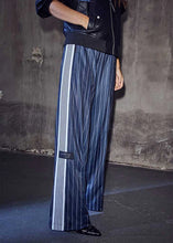 Indlæs billede til gallerivisning HAUTE L'AMITIE Baggy Pin Stripe Track Pant Navy
