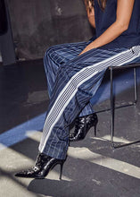 Indlæs billede til gallerivisning HAUTE L'AMITIE Baggy Pin Stripe Track Pant Navy
