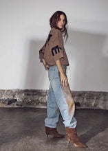 Indlæs billede til gallerivisning HAUTE L'AMITIE Maxi Split Logo Sweat Walnut

