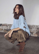Indlæs billede til gallerivisning HAUTE L'AMITIE Maxi Split Logo Sweat Blue
